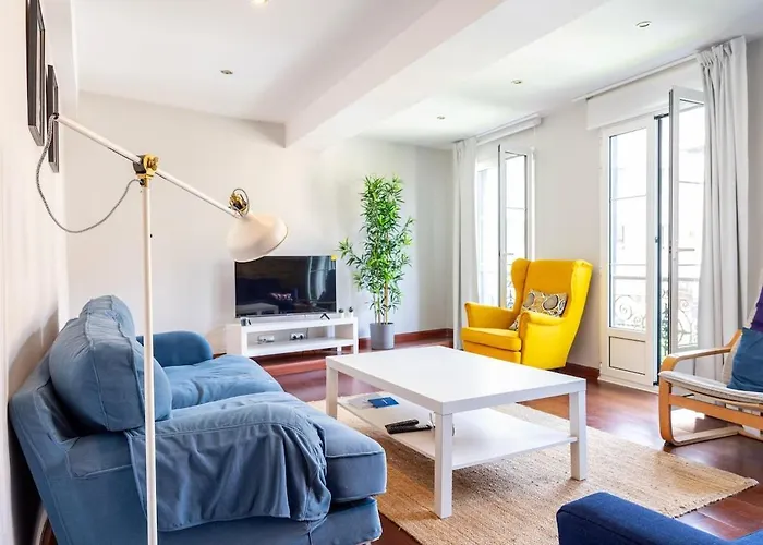 Precioso,amplio Y Céntrico Calle San Antonio,reformado, Al Lado De La Catedral De * Oviedo